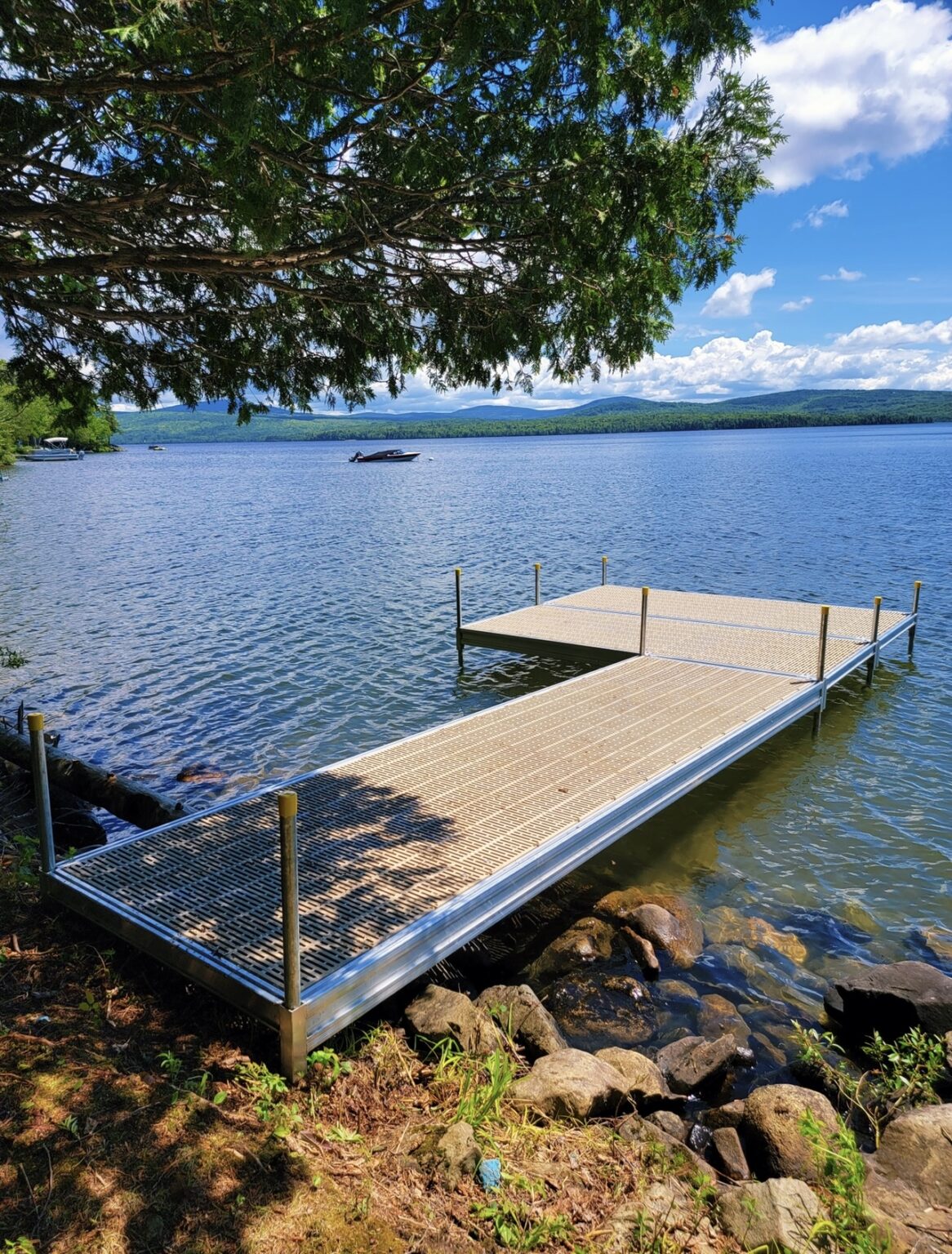 heavy-duty aluminum frame thruflow floating dock